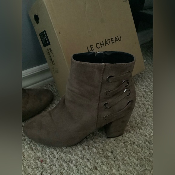 Le Chateau Brown Faux Sued Boots - Picture 1 of 5